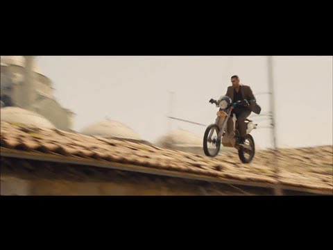 Skyfall - Opening Scene: Motorbike Chase (1080p)