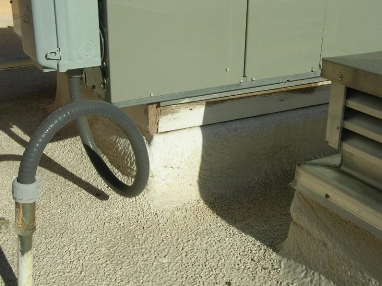 Spray Polyurethane Foam At Roof to curb Transition Location 