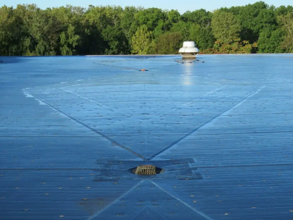 Newly-installed fully-adhered EPDM roof in the morning dew.